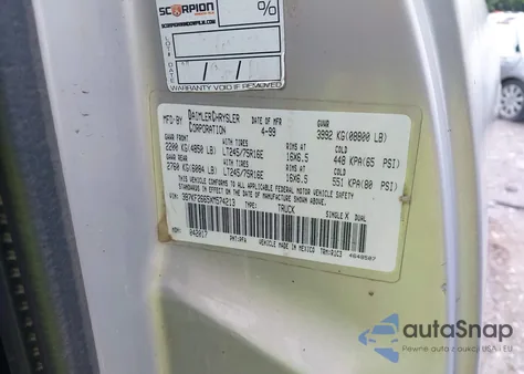 1999 Dodge Ram 2500 z USA, uszkodzony, nr VIN 3B7KF2665XM574213